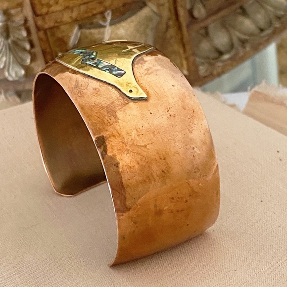 Vintage Copper & Brass Abalone Shell Inlay Native Bear Cuff Bracelet - Picture 4 of 13